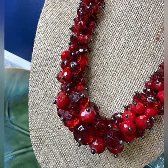 Beautiful Red Cluster Necklace 16” - Picture 2 of 5